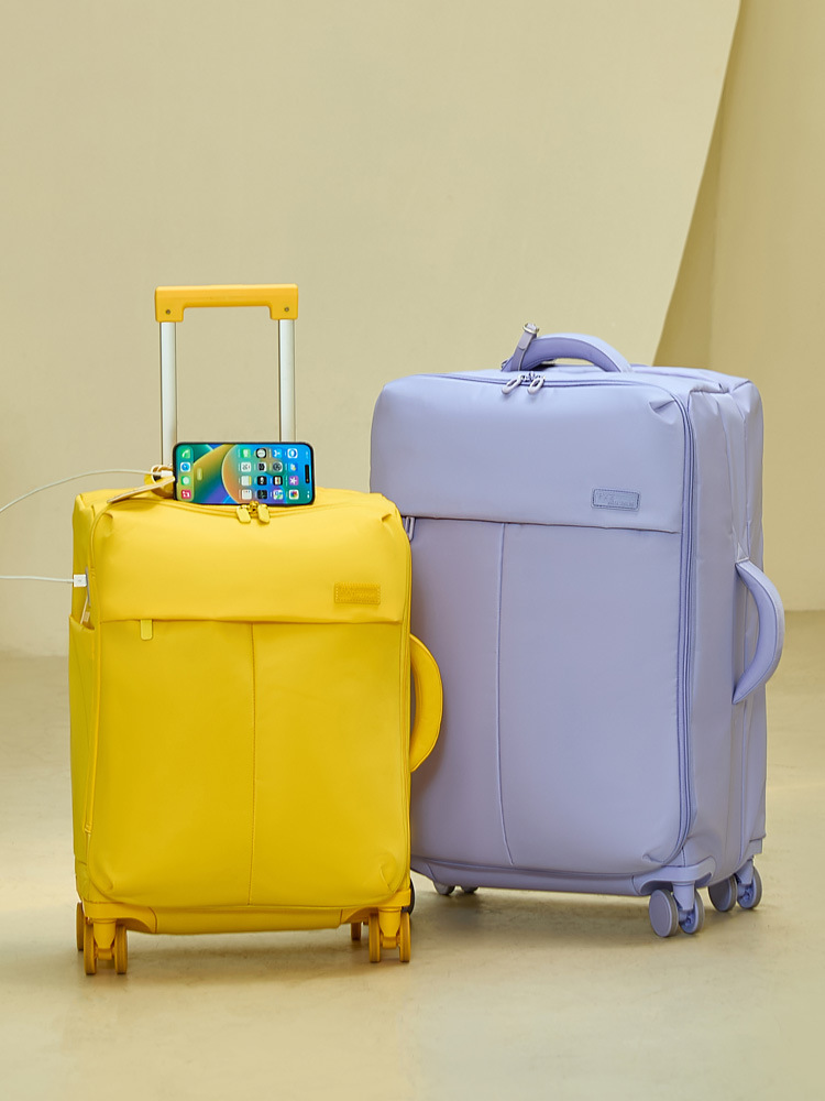 C41357-  Travel luggage quality